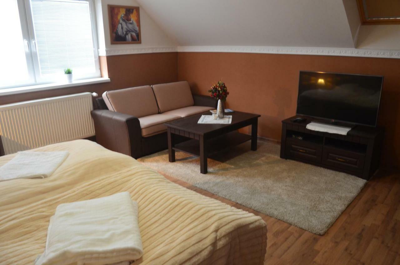 Ezathouse Devičie Hotel Krupina Buitenkant foto