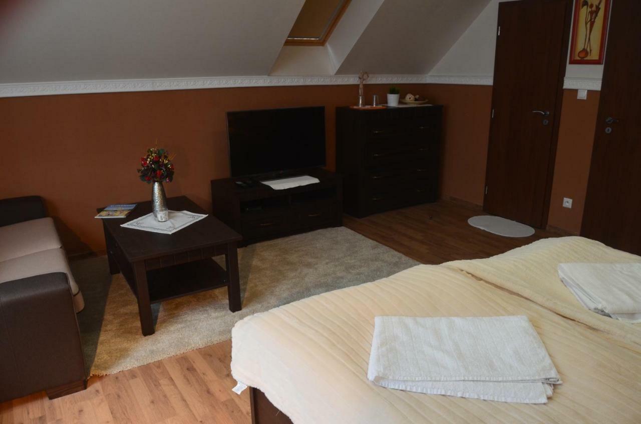 Ezathouse Devičie Hotel Krupina Buitenkant foto