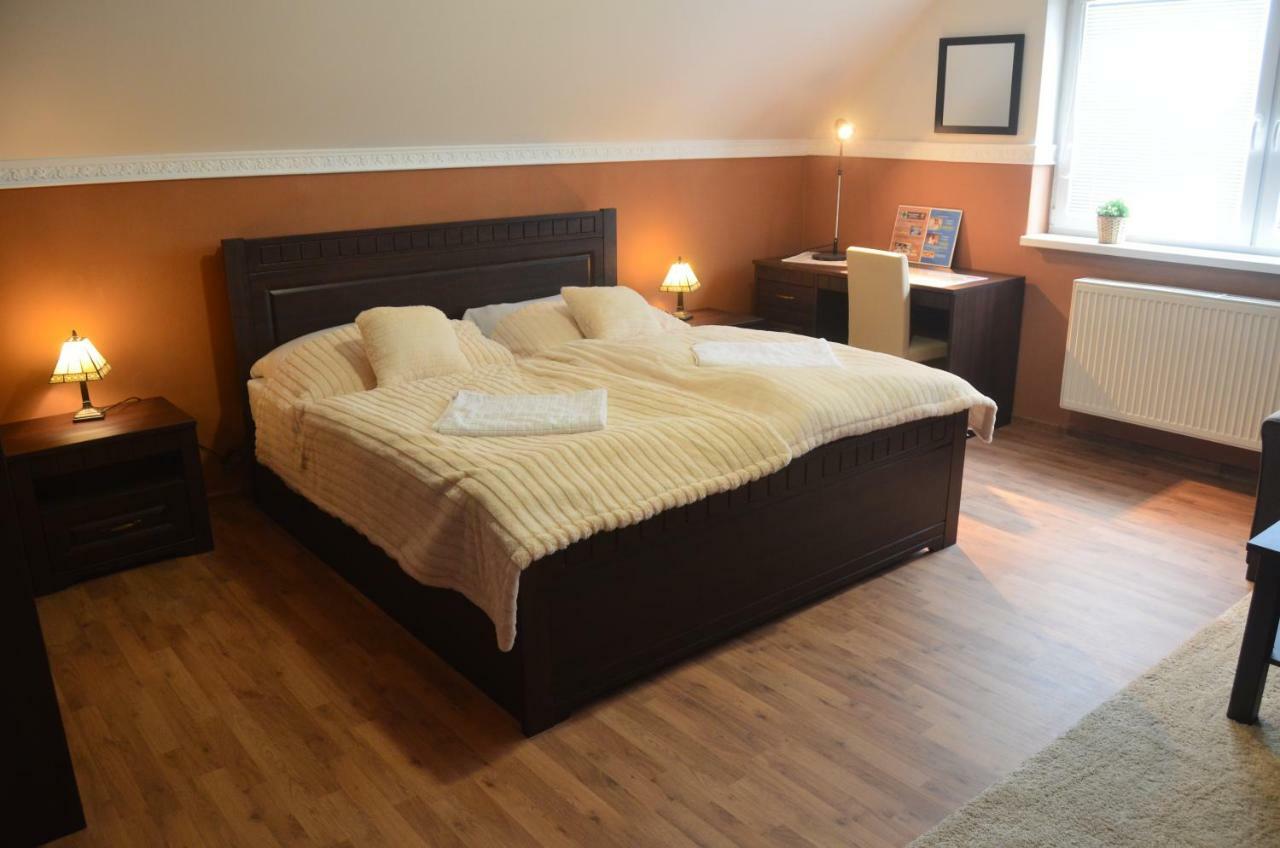 Ezathouse Devičie Hotel Krupina Buitenkant foto