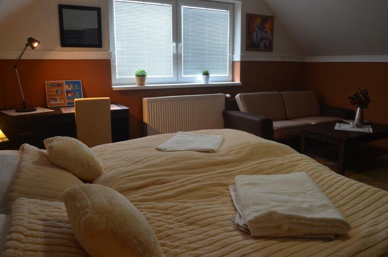 Ezathouse Devičie Hotel Krupina Buitenkant foto