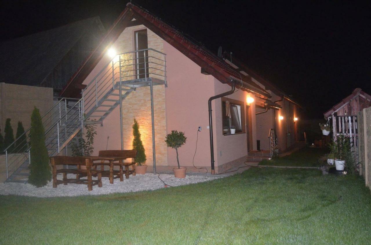 Ezathouse Devičie Hotel Krupina Buitenkant foto
